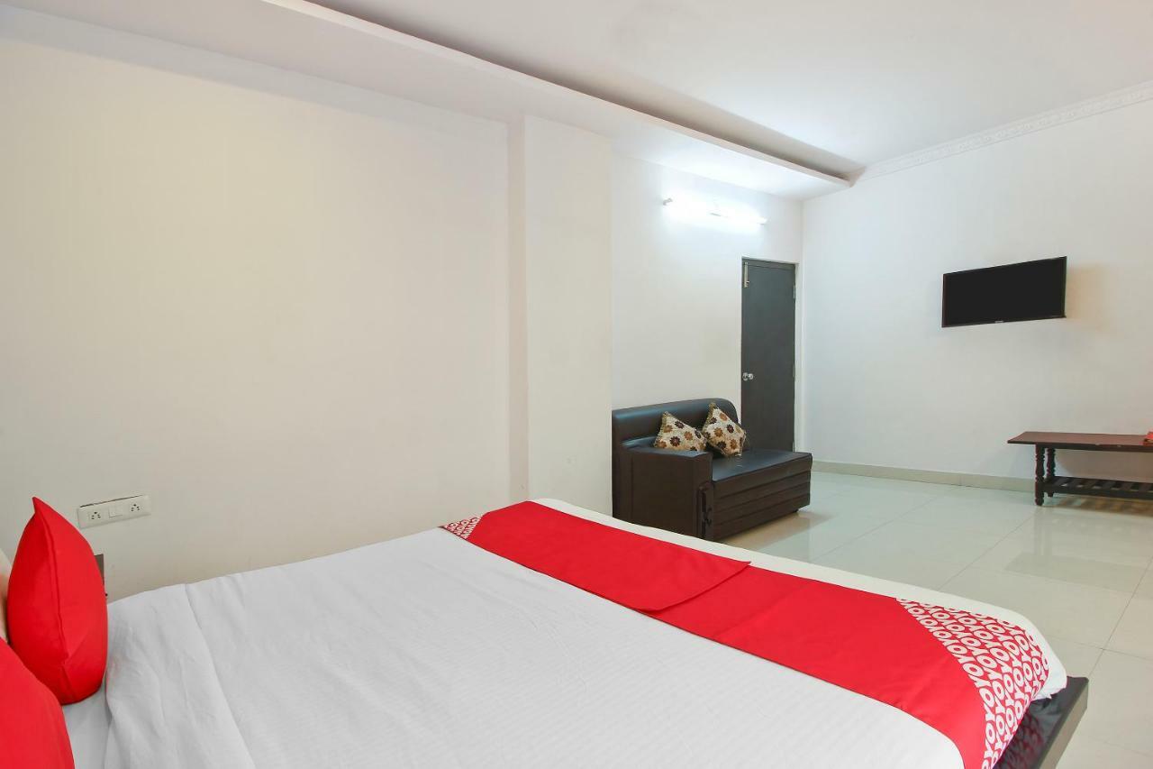 Oyo Flagship 463 Banjara Hills Hotel Hyderabad Exterior photo